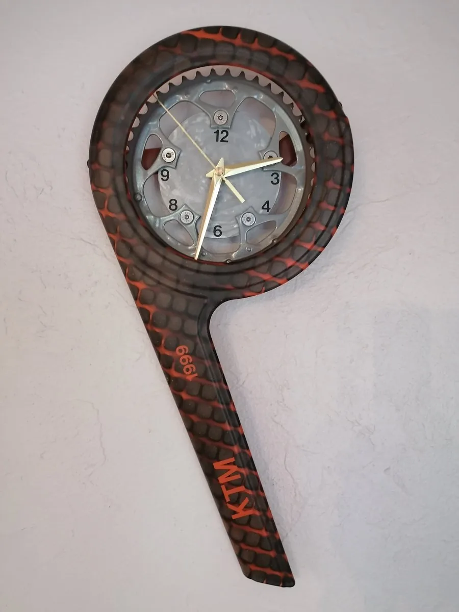 Pendule KTM carter de chaîne — horloge artisanale vélo Vendée