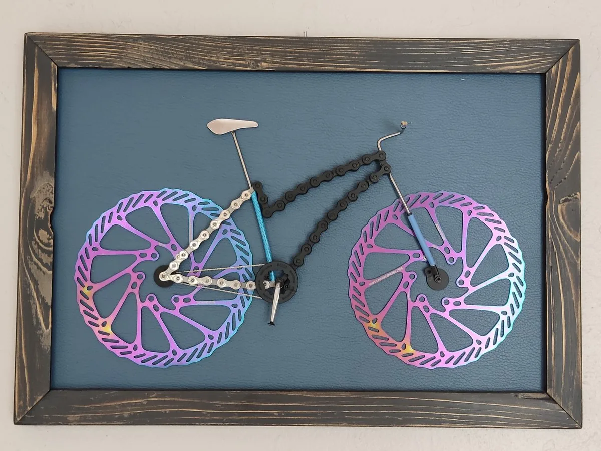 VTT rainbow simili-cuir bleu — art déco vélo disques arc-en-ciel Cycl'Alain